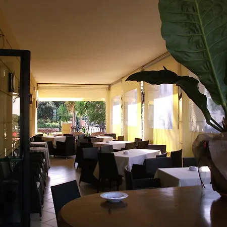 Ombrosa Hotell 3*